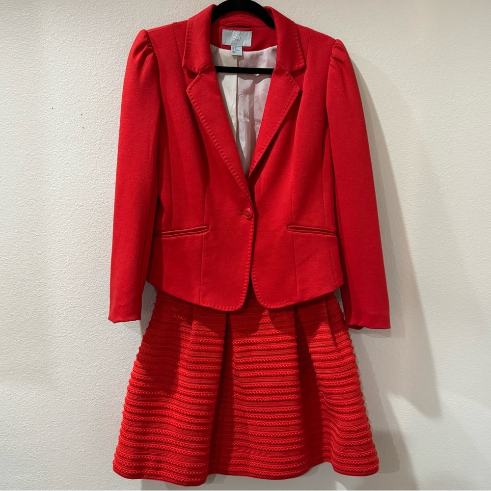 2 Piece H&M Red Skater Skirt & Matching Blazer Suit with Ribbed Pleats Size L/10 - Picture 9 of 16